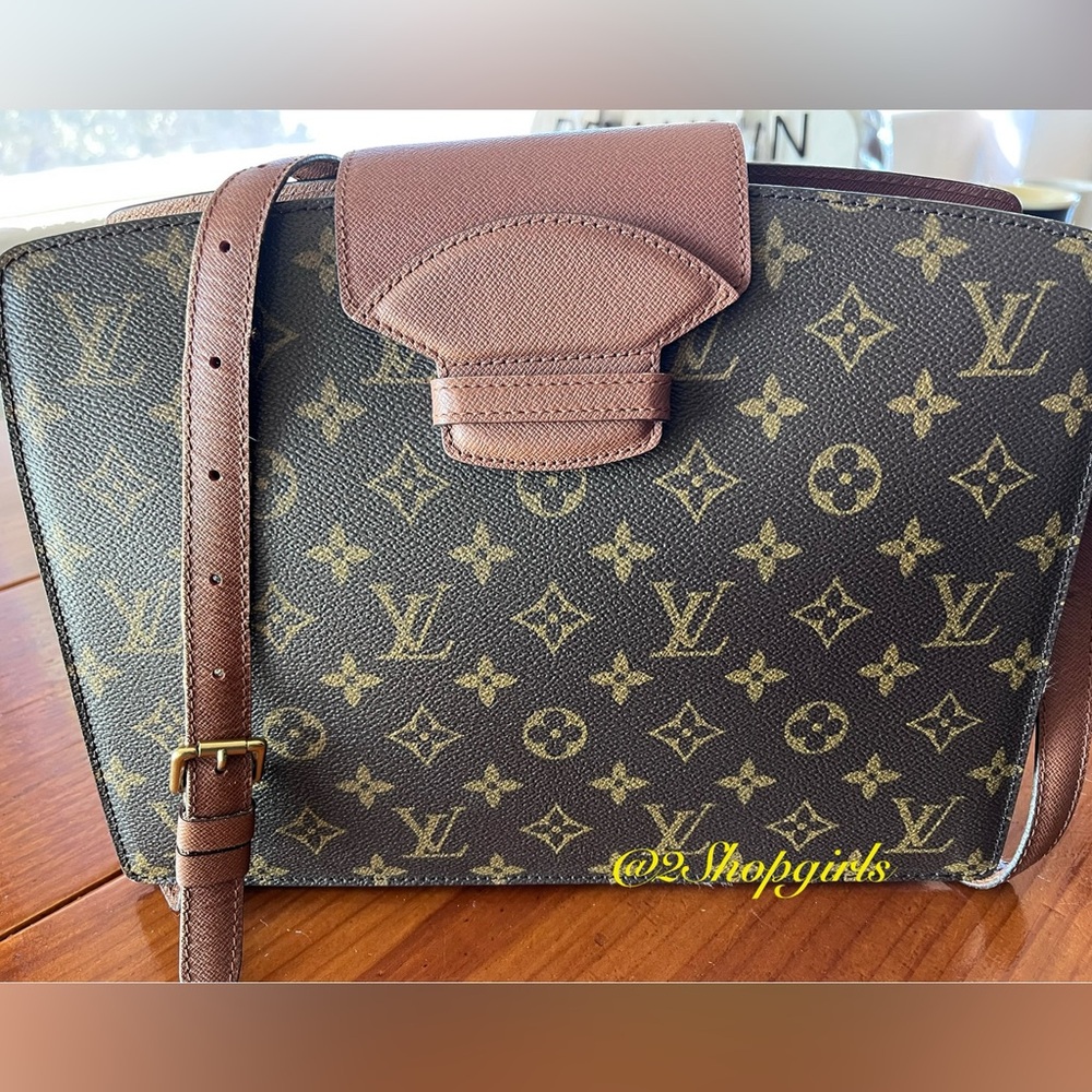 Authentic EUC Vintage Louis Vuitton Courcelles Monogram Shoulder Bag